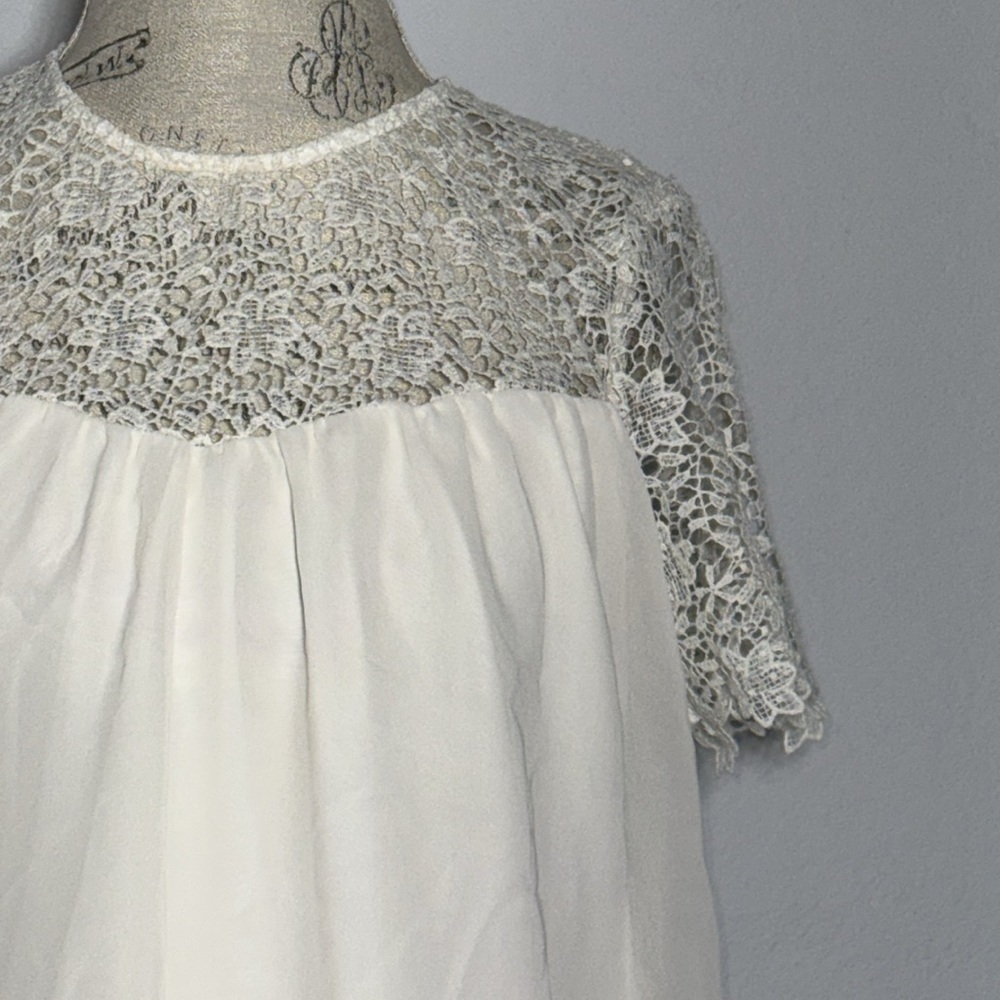 COPY - Women’s lace detail Top